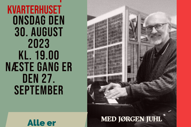 Jørgen Juhl byder velkommen til sangaften hver den sidste onsdag i måneden.